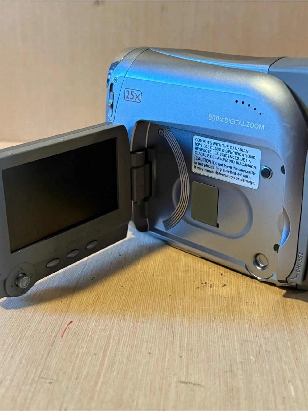 Canon ZR500 Digital Camcorder “UNTESTED”No-Charger Read Info/Description Below!